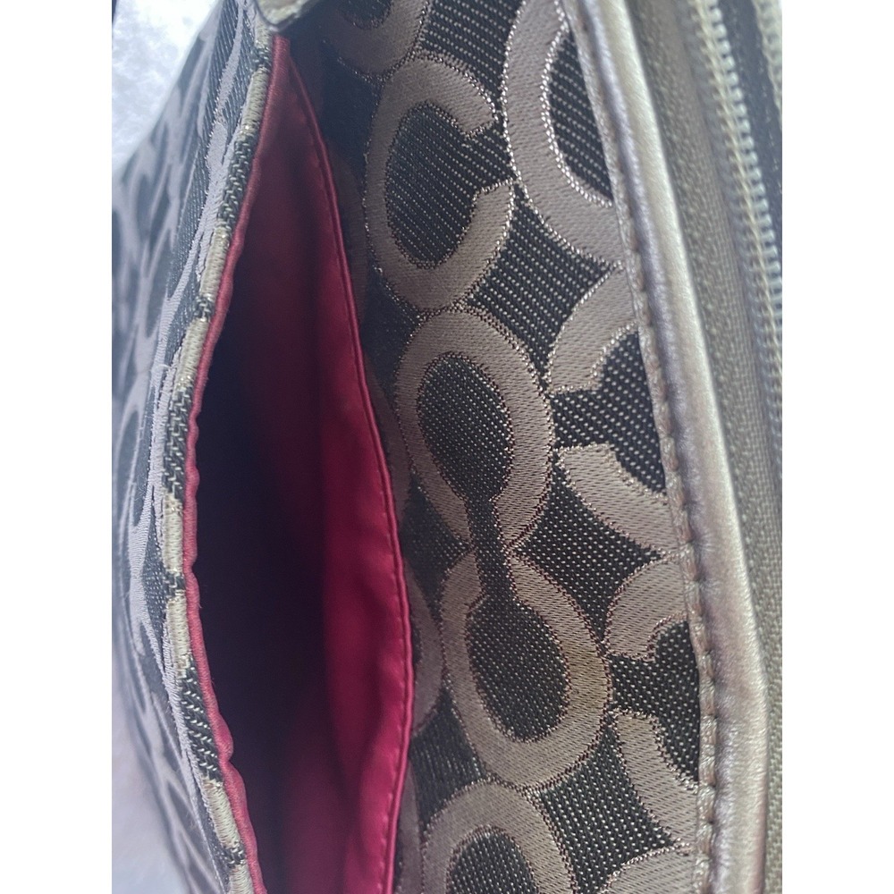 Coach Julia Black & Silver OP Art Signature & Leather Crossbody Swingpack Purse - Picture 8 of 10